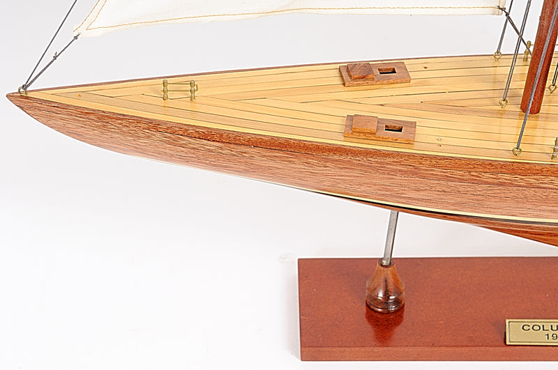 Model Sailboat Columbia Yacht