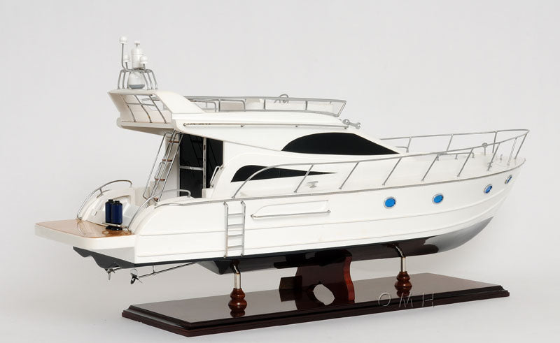 Viking Sport Yacht Cruiser, Model Boat - Adley & Company Inc. 