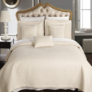 Hotel Style Checkered Bedspread Set