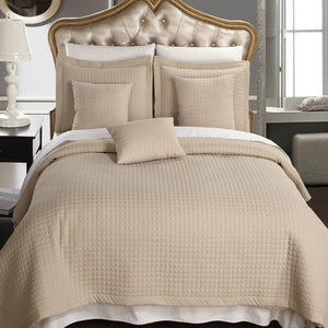 Hotel Style Checkered Bedspread Set